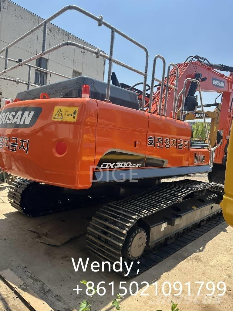 Doosan DX 300 中型挖土機/掘鑿機/挖掘機 7t-12t