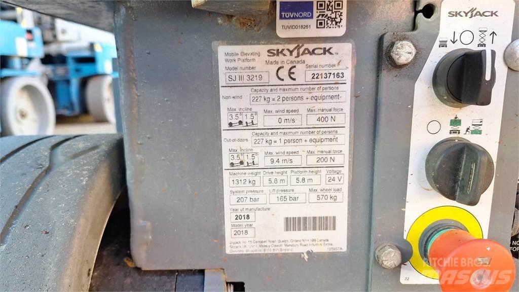SkyJack SJIII3219 剪式升降機