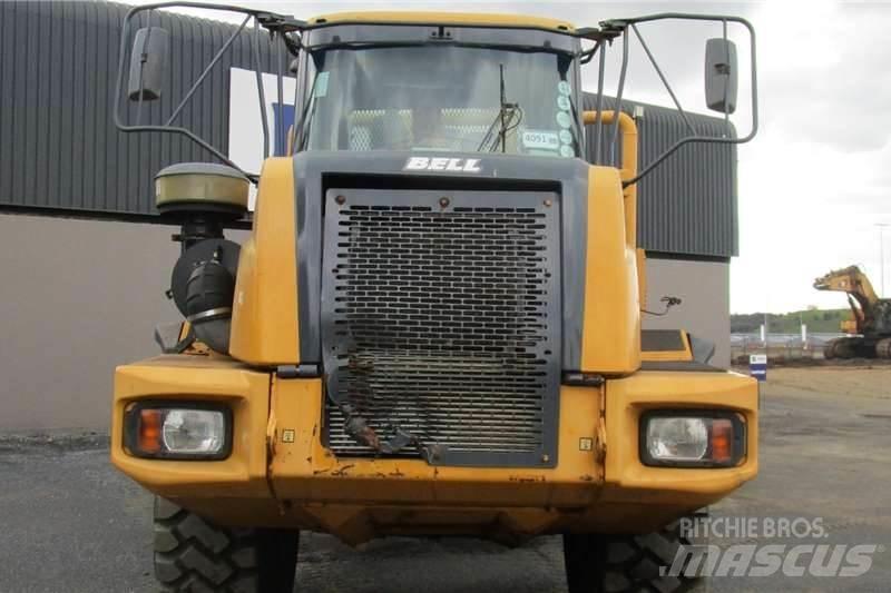 Bell B25D 側卸礦車