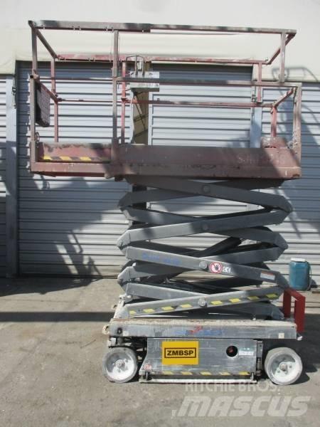 SkyJack SJ III 3219 剪式升降機