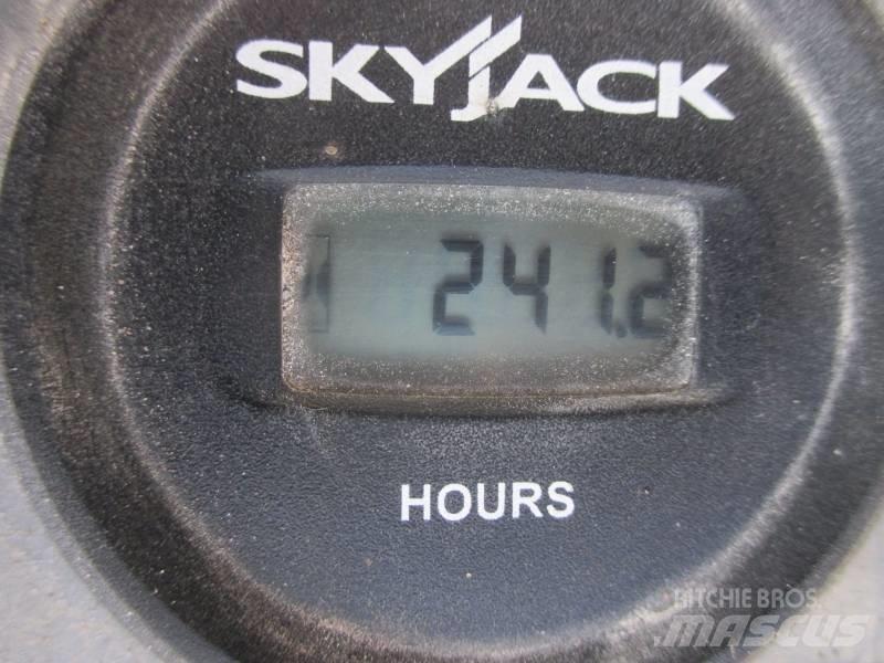 SkyJack SJ III 3219 剪式升降機