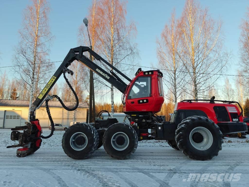 Komatsu 951 收穫機