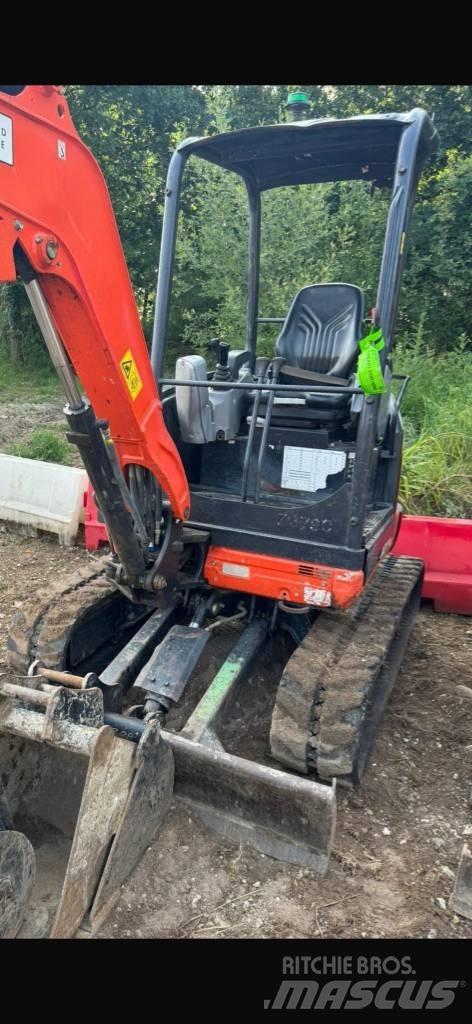 Kubota U 27-4 小型挖土機/掘鑿機<7t(小型挖掘機)