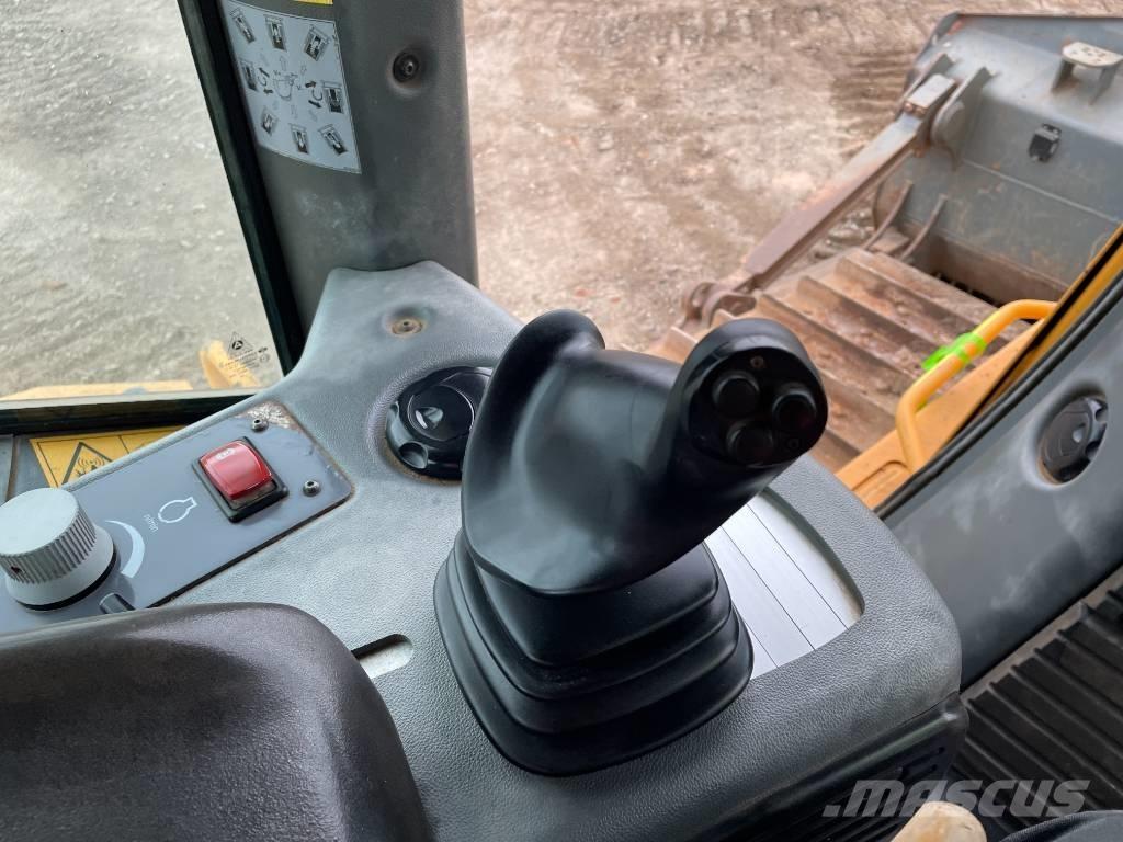 Liebherr PR 746 履帶推土機