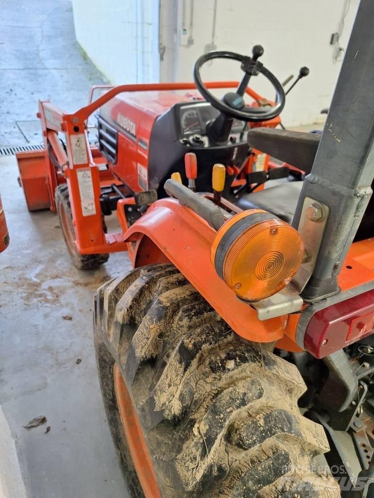 Kubota B 2710 曳引機