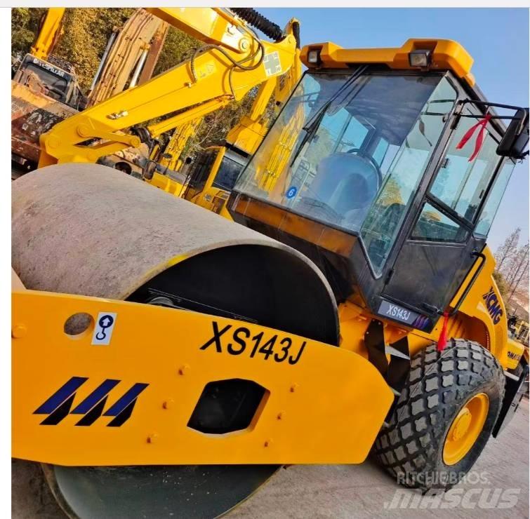 XCMG XS 142 J 雙輪滾壓機