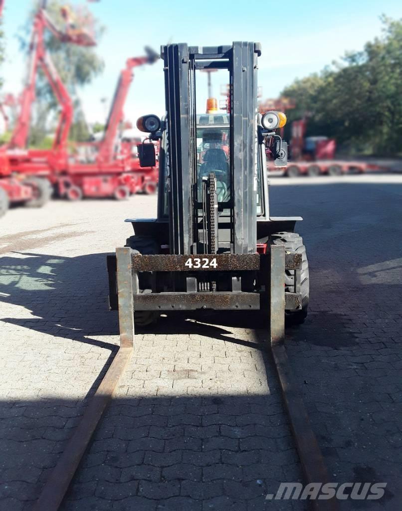 Ausa C 300 H X4 越野車