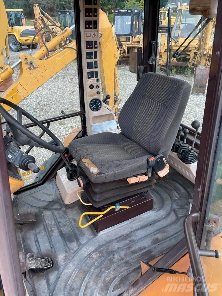 Hydrema 906B 反鏟裝載機
