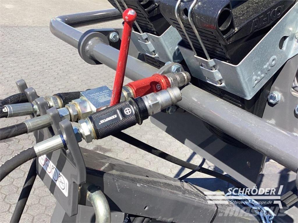 Fendt LOTUS 1250 T 耙與翻草機