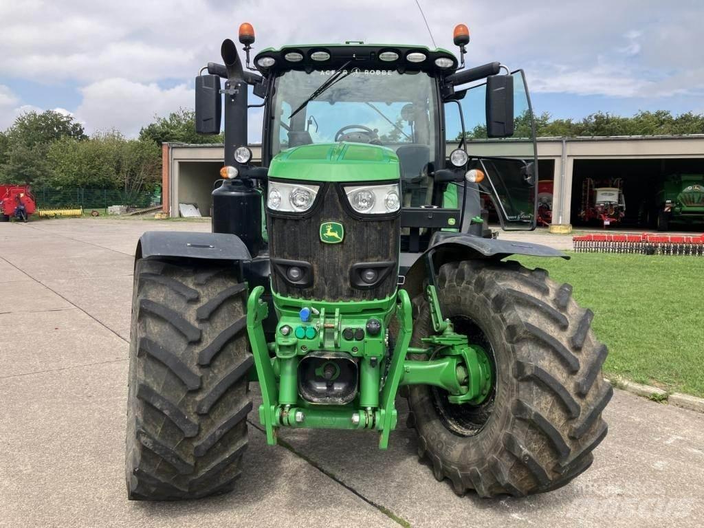John Deere 6215R 曳引機