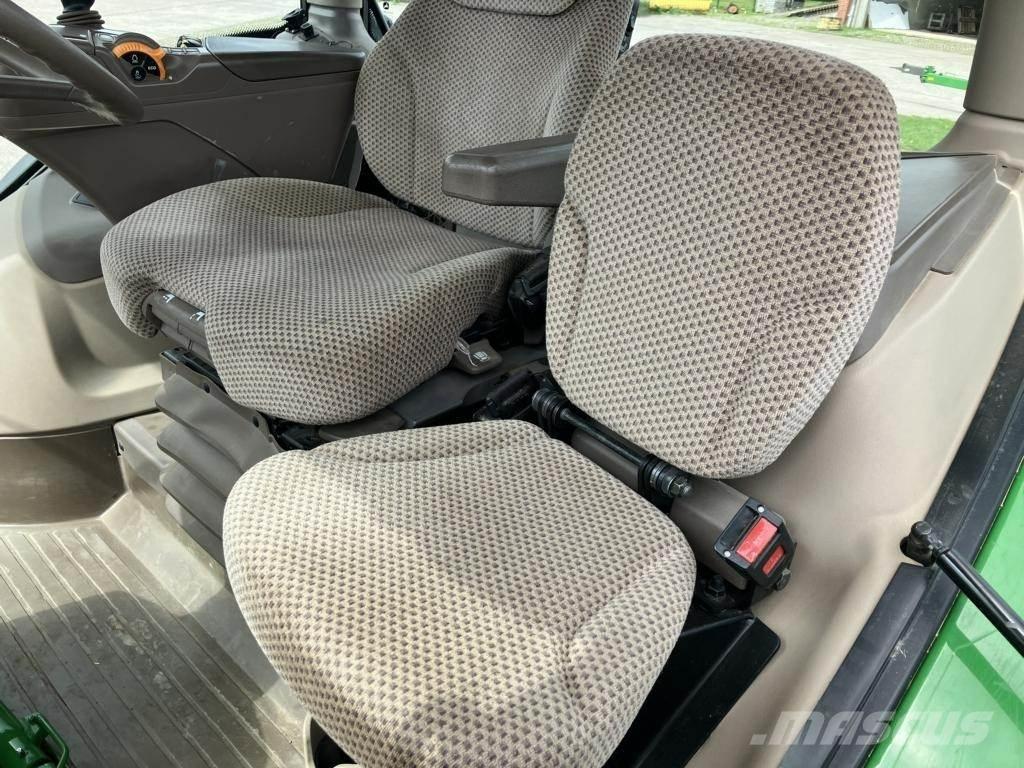 John Deere 6215R 曳引機