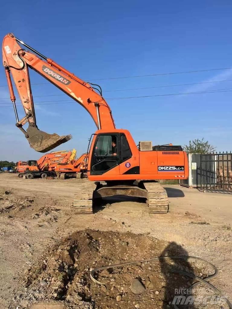 Doosan DH 225 LC-9 履帶式 挖土機/掘鑿機/挖掘機