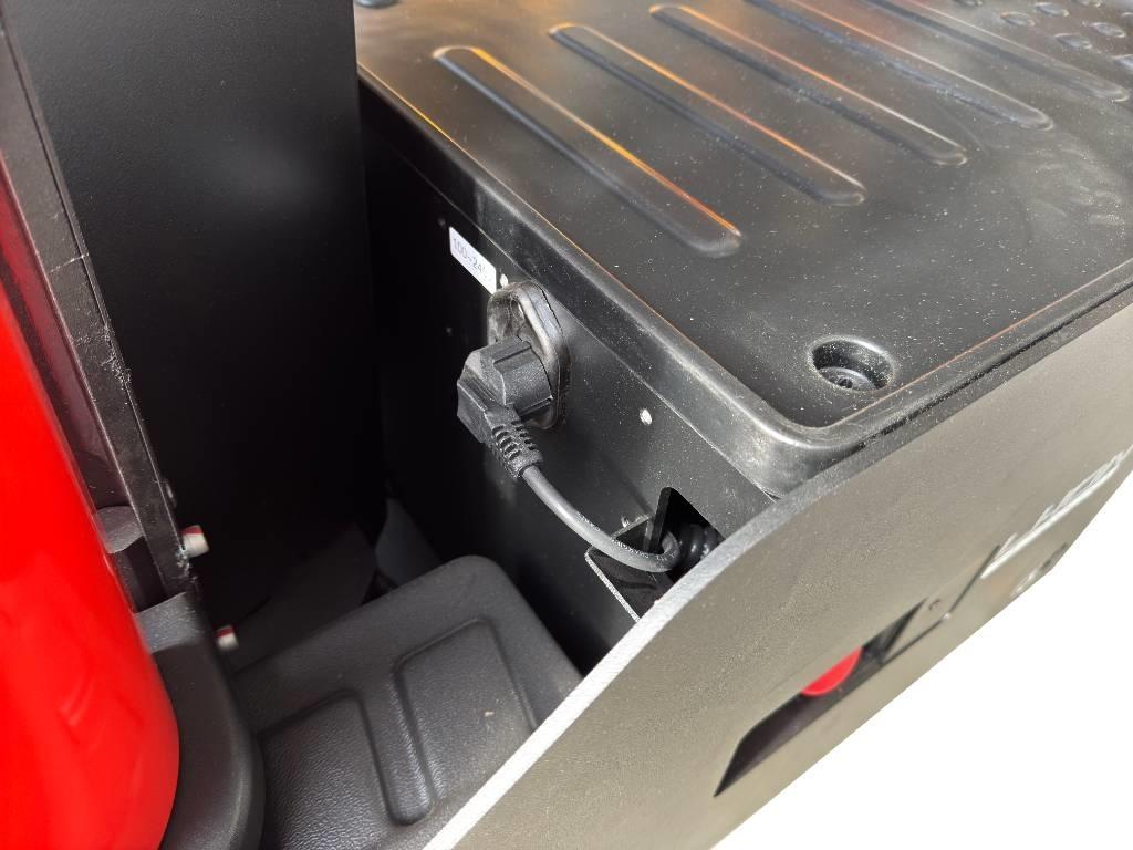 EP JX0 高舉式裝載機