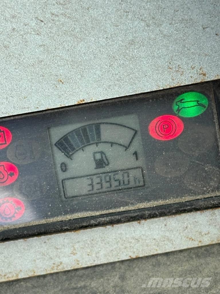 JCB Vibromax 520-40 伸縮臂操作車