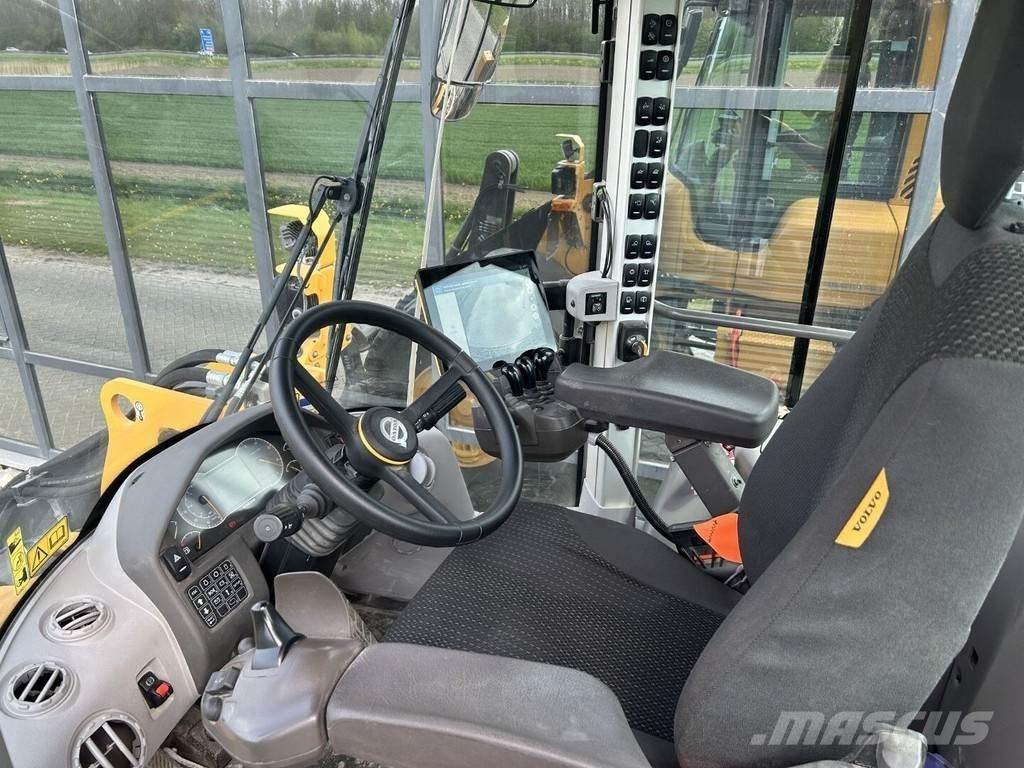 Volvo L110H 輪胎式裝載機