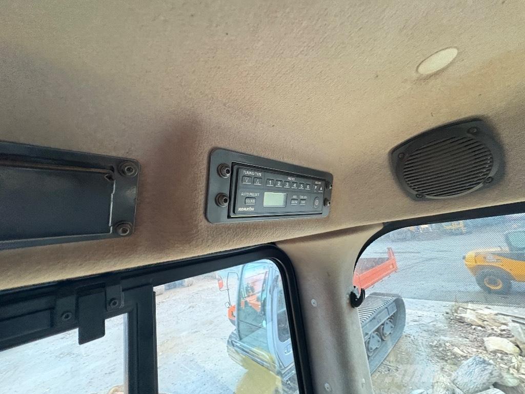 Komatsu D65PX-18 履帶推土機