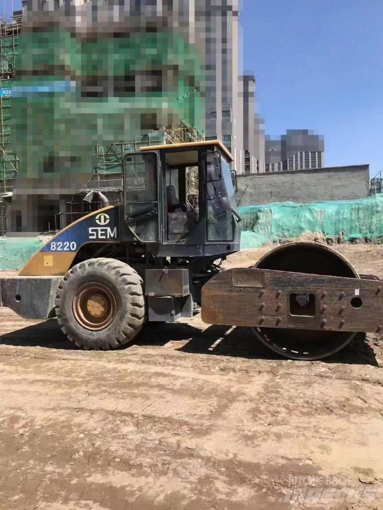  SEM/CAT 522 單輪滾壓機