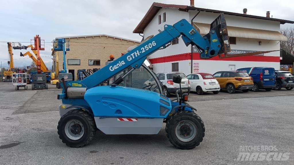 Terex Genie 2506 伸縮臂操作車