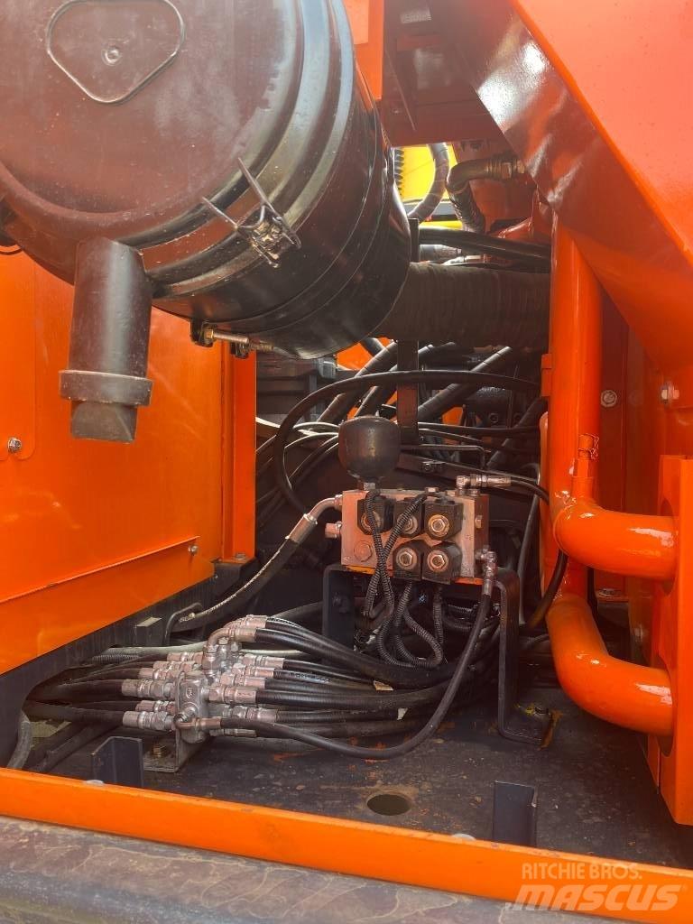 Doosan DX 300 履帶式 挖土機/掘鑿機/挖掘機