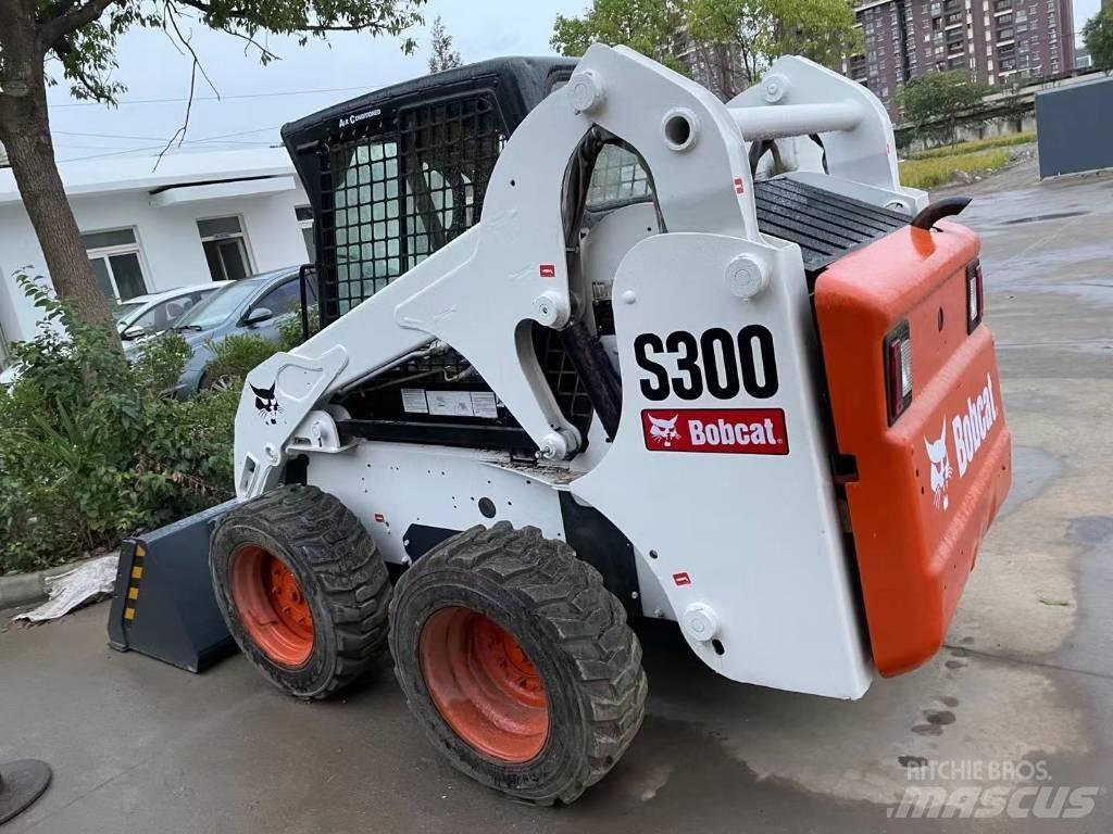 Bobcat S 300 滑移轉向裝載機