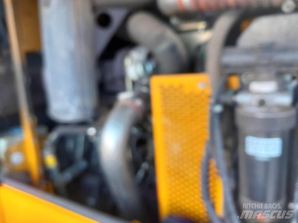 JCB 412 農業用伸縮臂裝載機