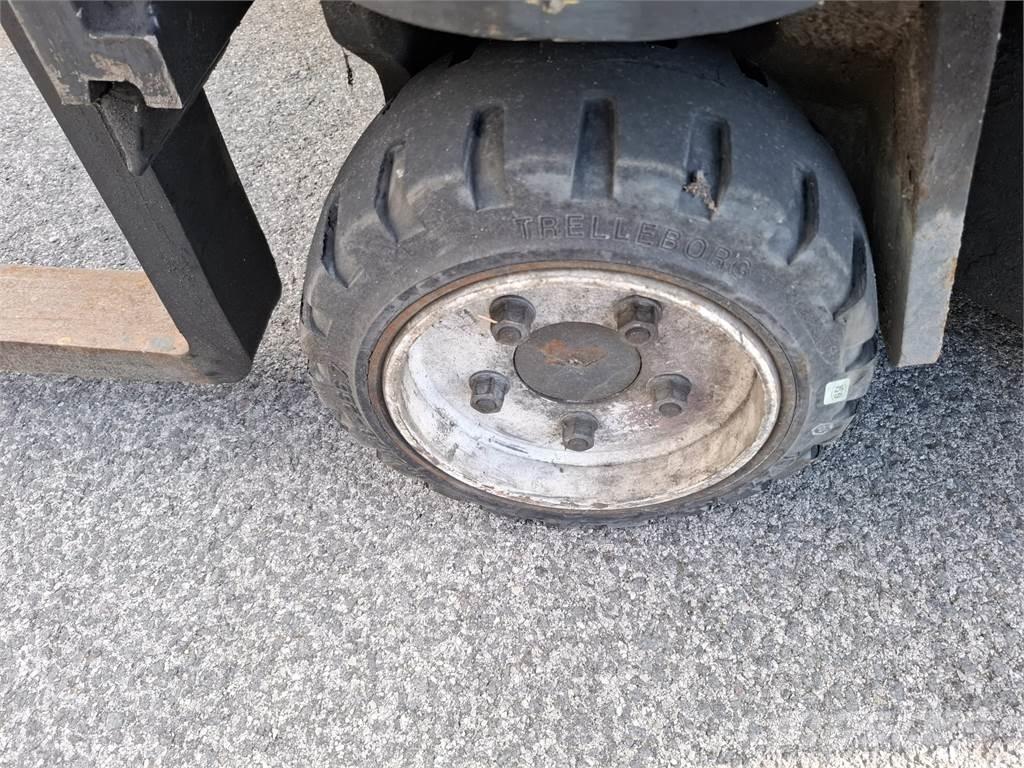 Combilift C3000CB 四向前伸式堆高機(叉車)