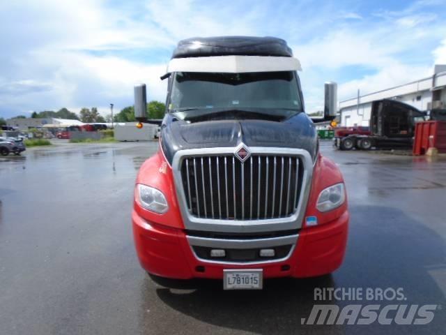International LT625 曳引機組件
