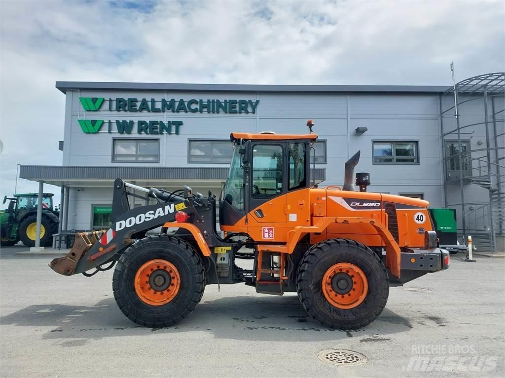 Doosan DL220-5 輪胎式裝載機