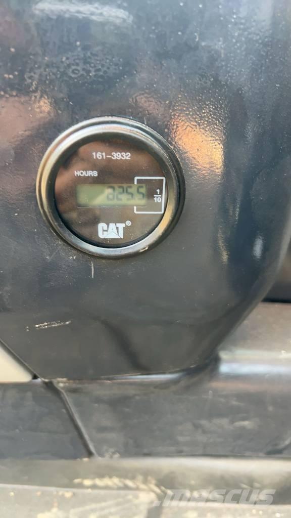 CAT 325 D 履帶式 挖土機/掘鑿機/挖掘機