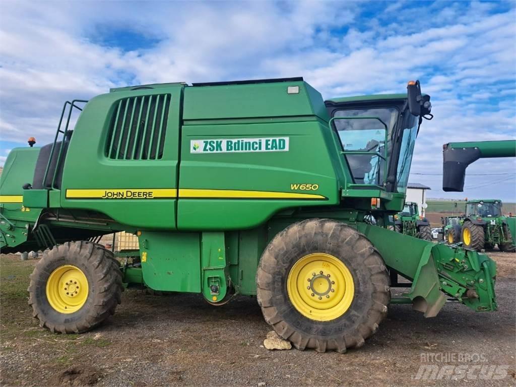 John Deere W650 聯合收穫機