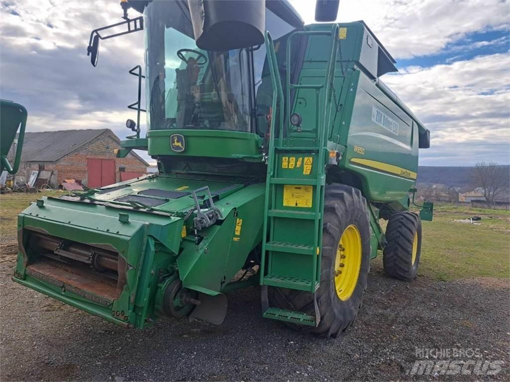 John Deere W650 聯合收穫機