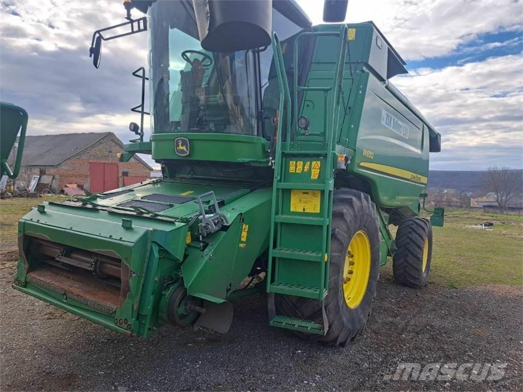 John Deere W650 聯合收穫機