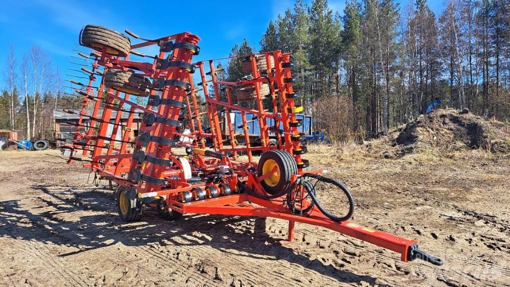 Väderstad Ferox 700 耙車