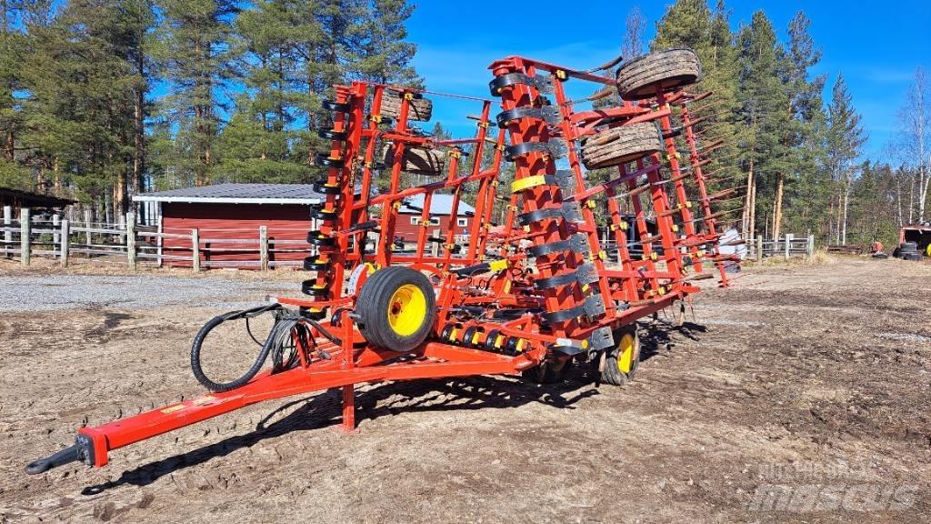 Väderstad Ferox 700 耙車