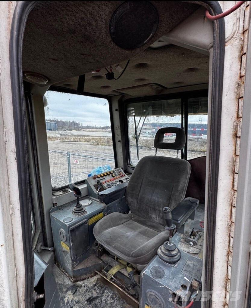 Liebherr 732 履帶推土機