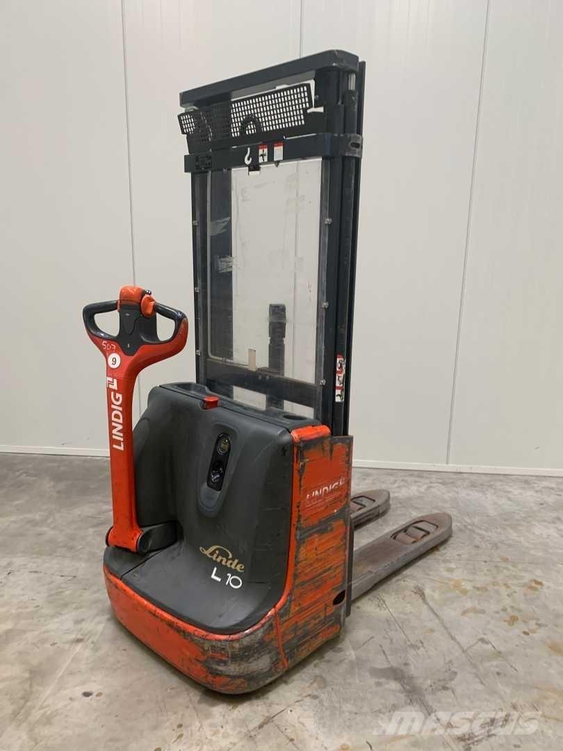 Linde L10 自走式堆積機