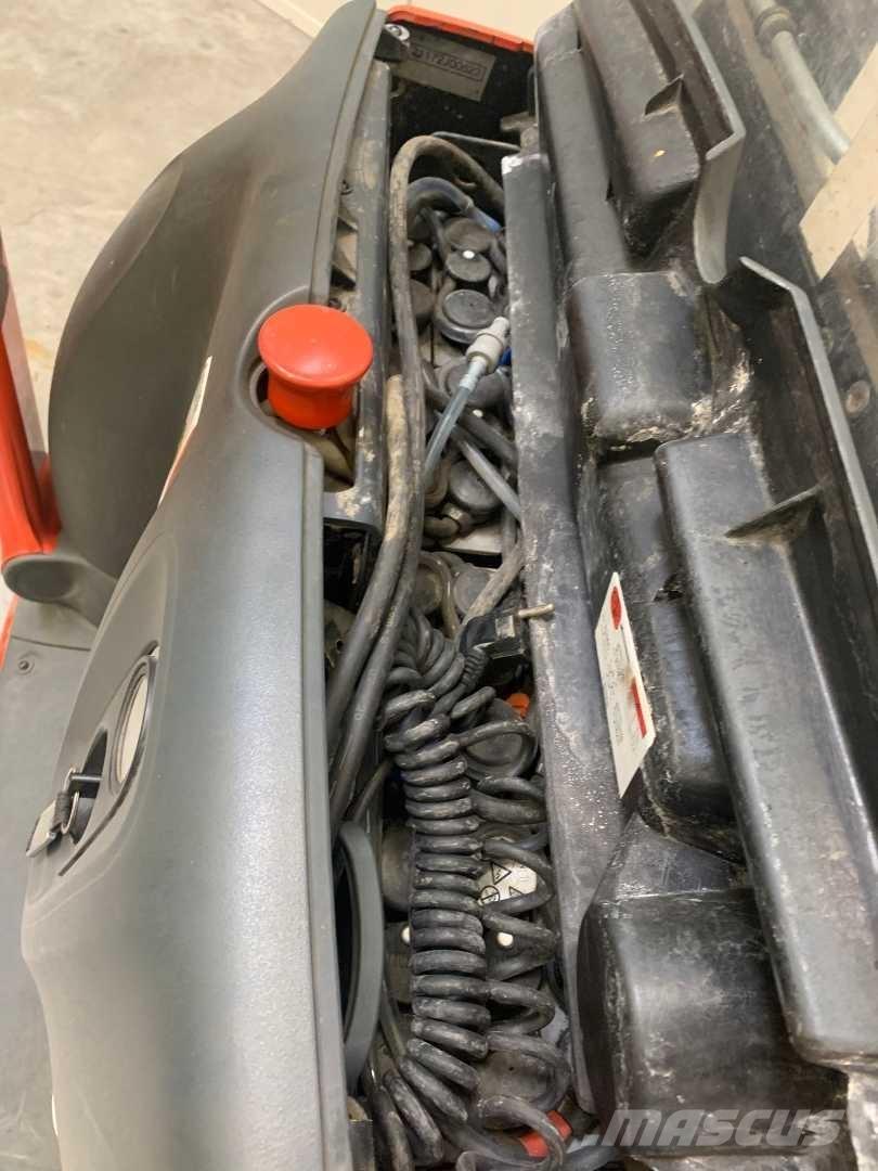 Linde L10 自走式堆積機
