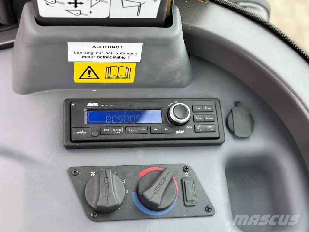 Mecalac AX 700 輪胎式裝載機