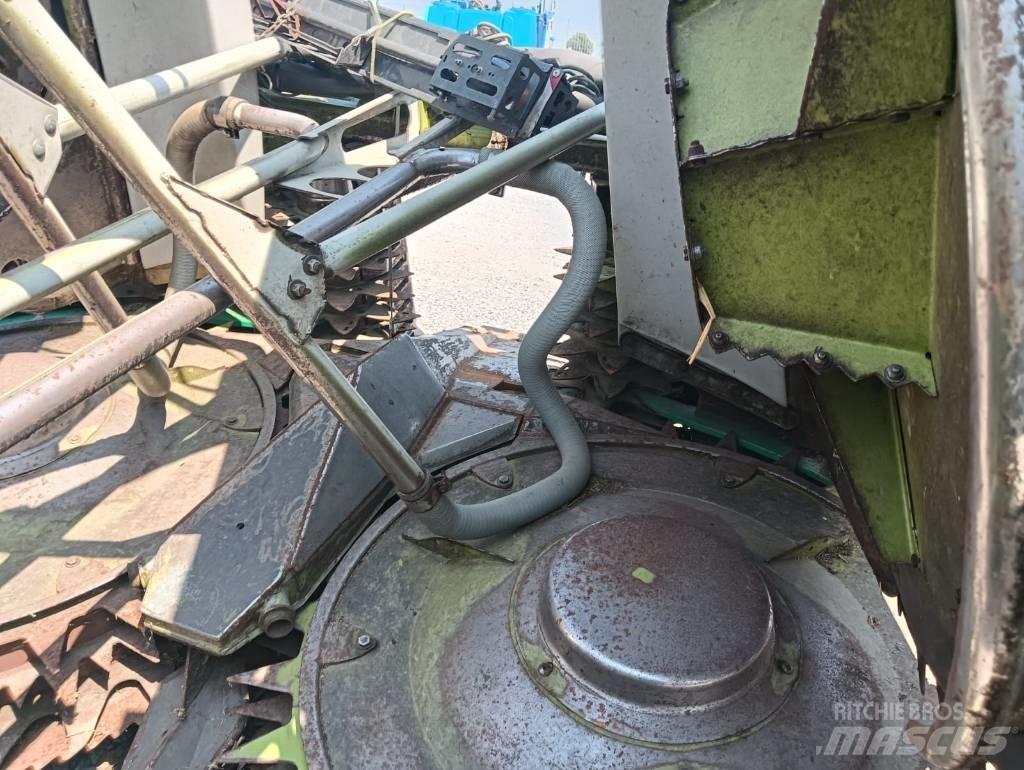 CLAAS Orbis 600 自走式飼料採集機