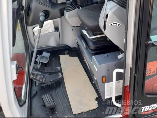 Takeuchi TB 250-2 小型挖土機/掘鑿機<7t(小型挖掘機)