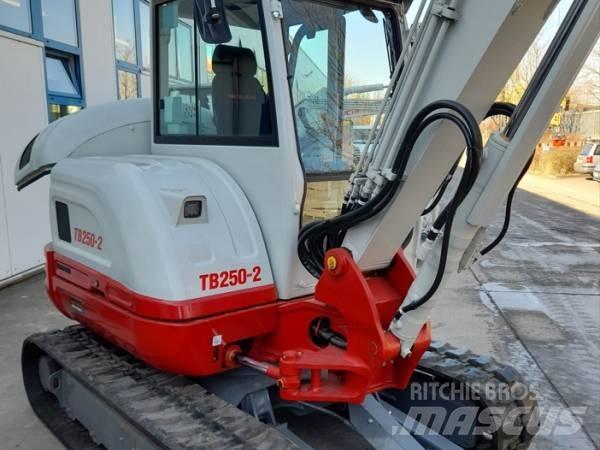 Takeuchi TB 250-2 小型挖土機/掘鑿機<7t(小型挖掘機)