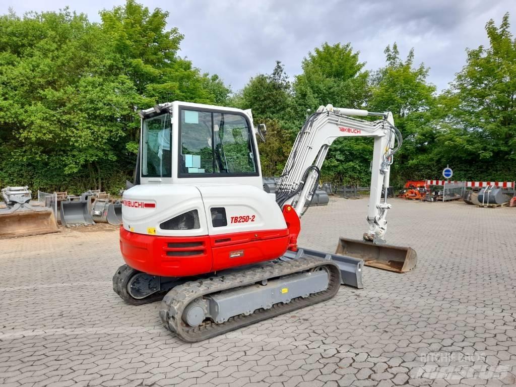 Takeuchi TB 250-2 小型挖土機/掘鑿機<7t(小型挖掘機)