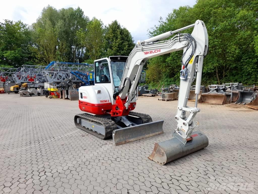 Takeuchi TB 250-2 小型挖土機/掘鑿機<7t(小型挖掘機)