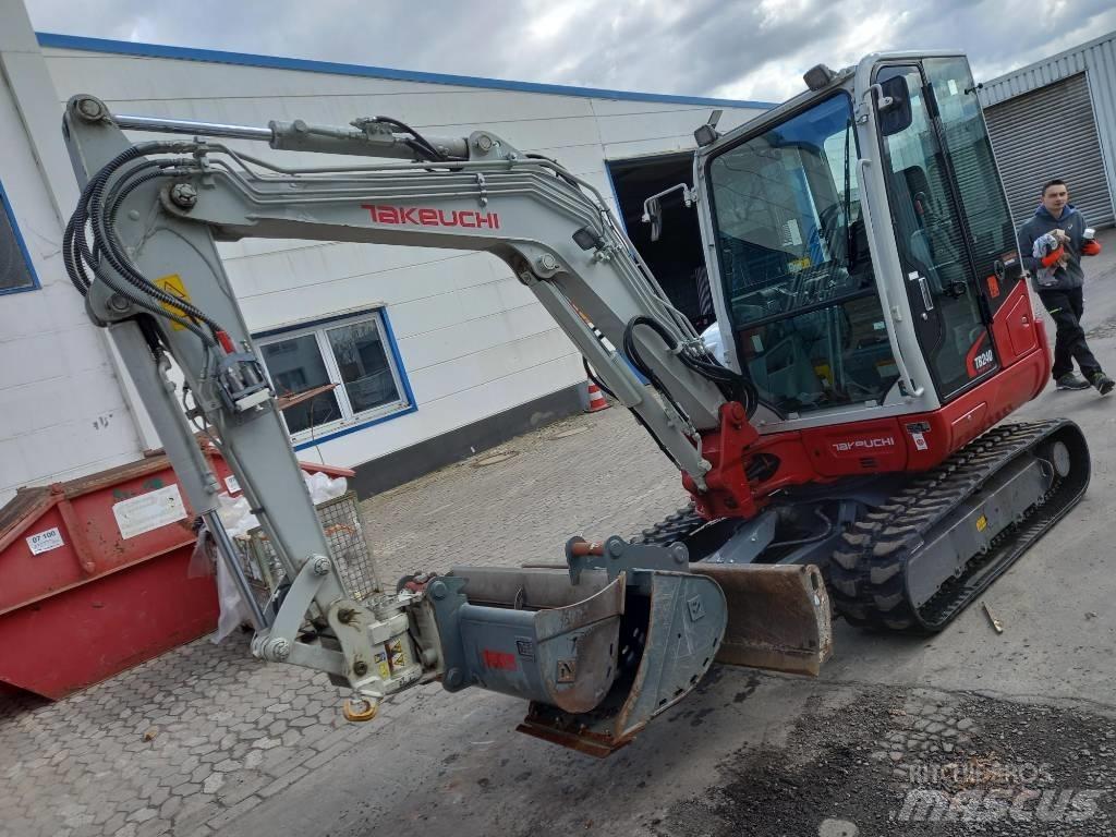 Takeuchi TB 240 小型挖土機/掘鑿機<7t(小型挖掘機)