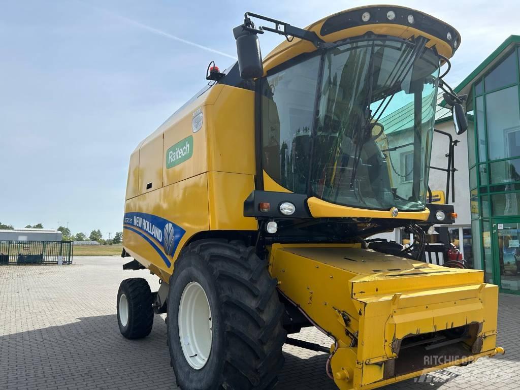 New Holland TC 5070 聯合收穫機
