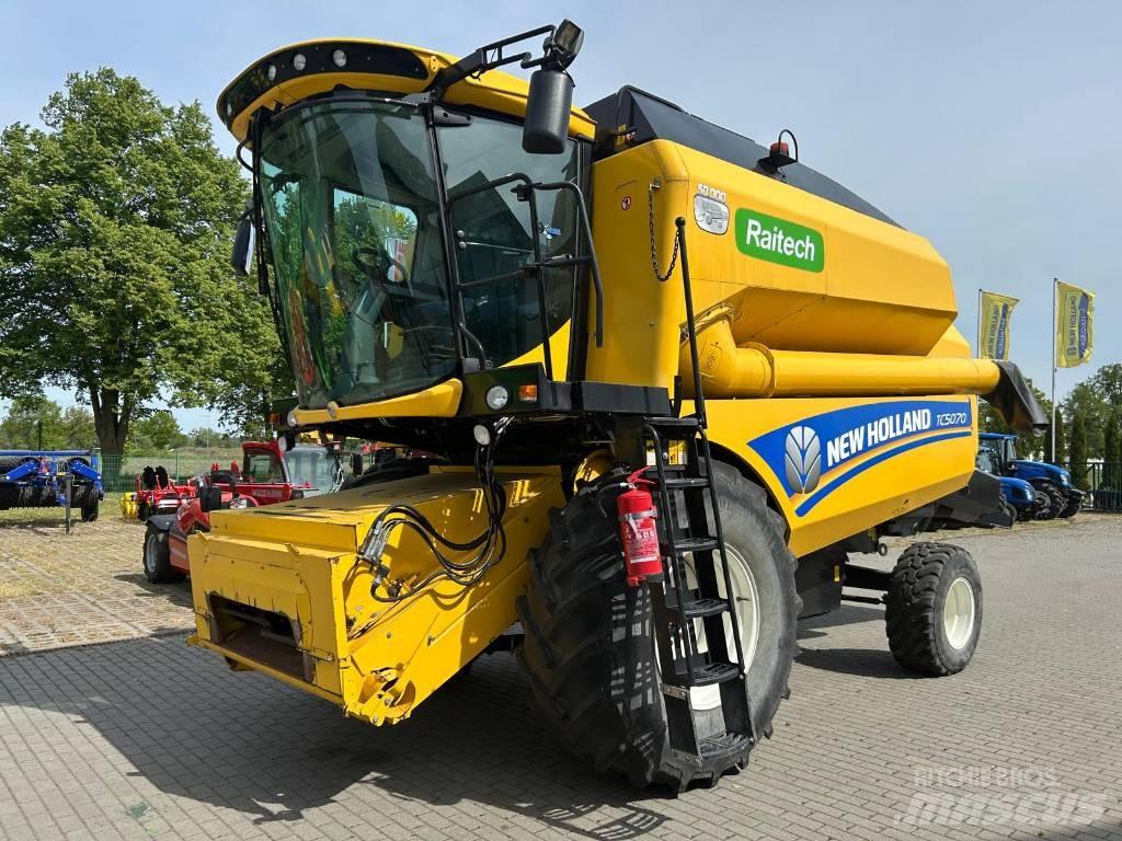 New Holland TC 5070 聯合收穫機