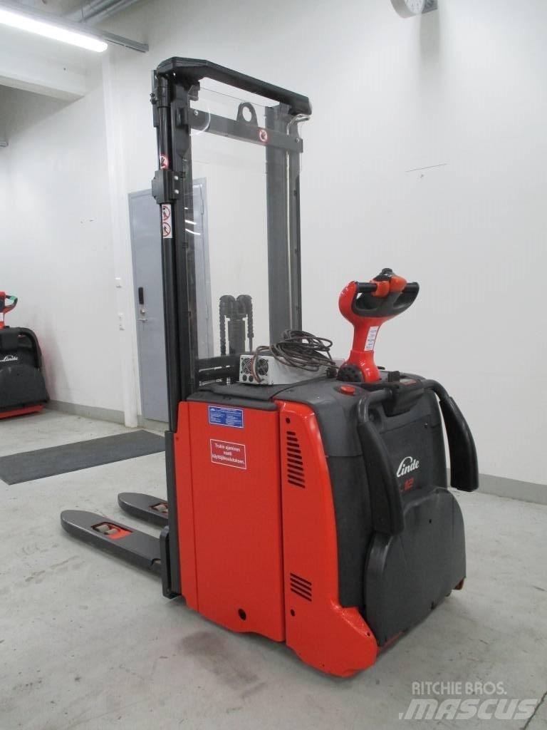 Linde L 12 AP 自走式堆積機
