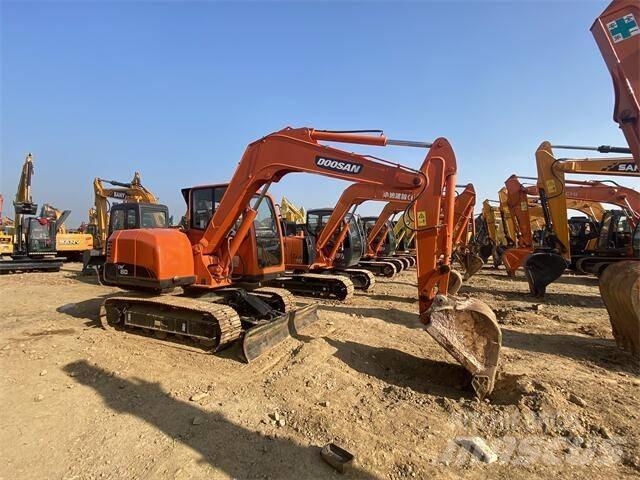 Doosan DX80 小型挖土機/掘鑿機<7t(小型挖掘機)
