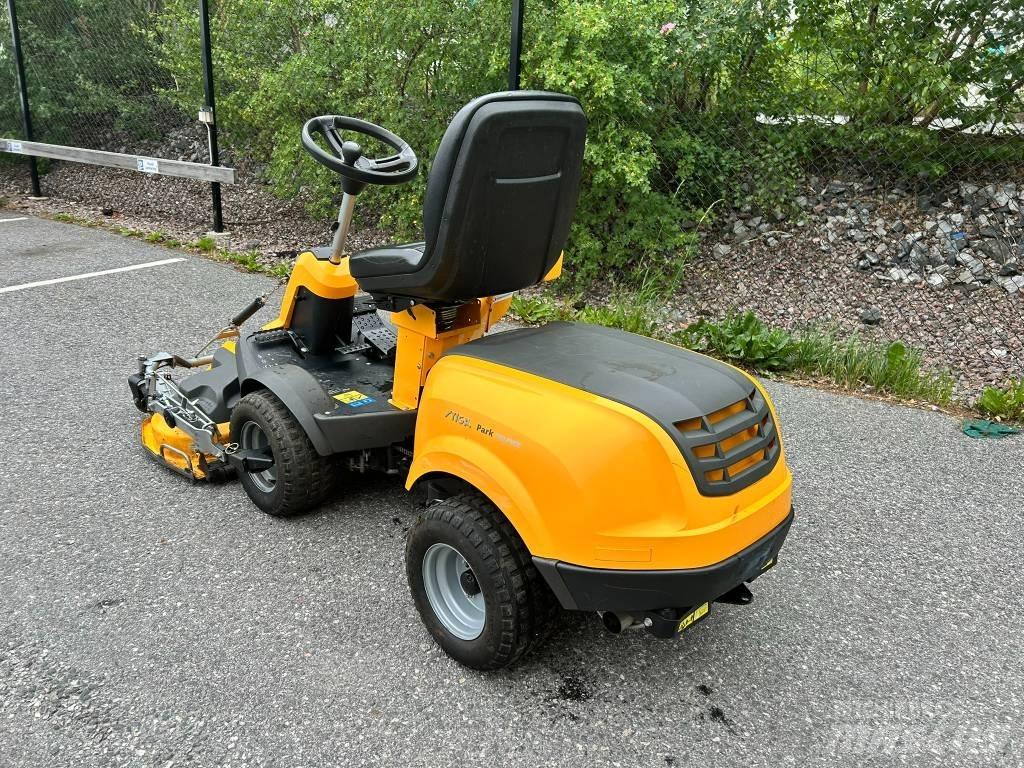 Stiga Park 740 PWX 騎乘式割草機