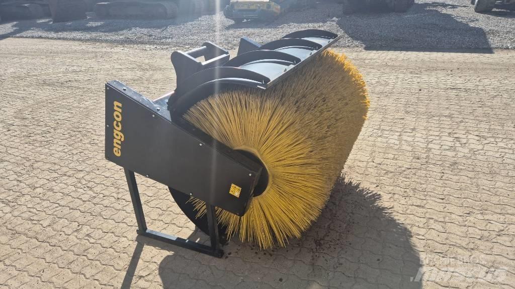 Engcon sweeper 掃倉機